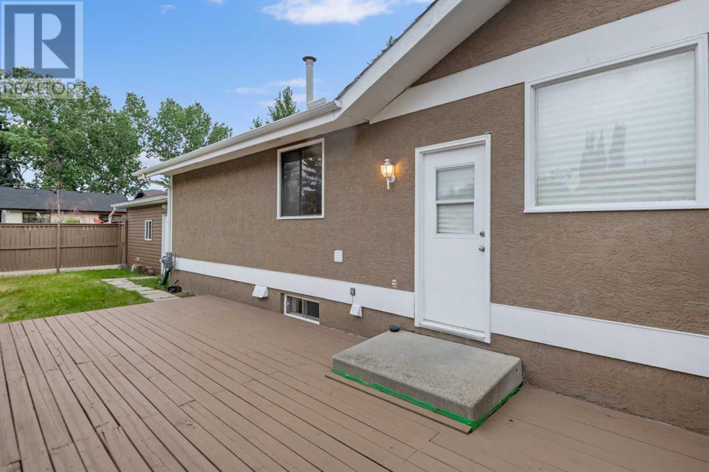 Single Family House Bungalow for Sale in  Woodglen Close SW Woodbine Calgary 