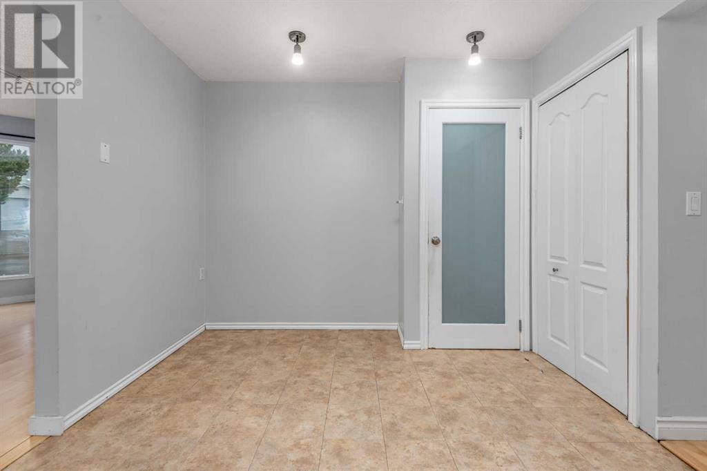 Single Family House Bungalow for Sale in  Woodglen Close SW Woodbine Calgary 