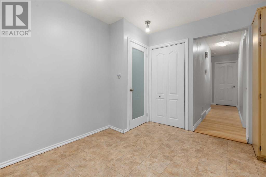 Single Family House Bungalow for Sale in  Woodglen Close SW Woodbine Calgary 