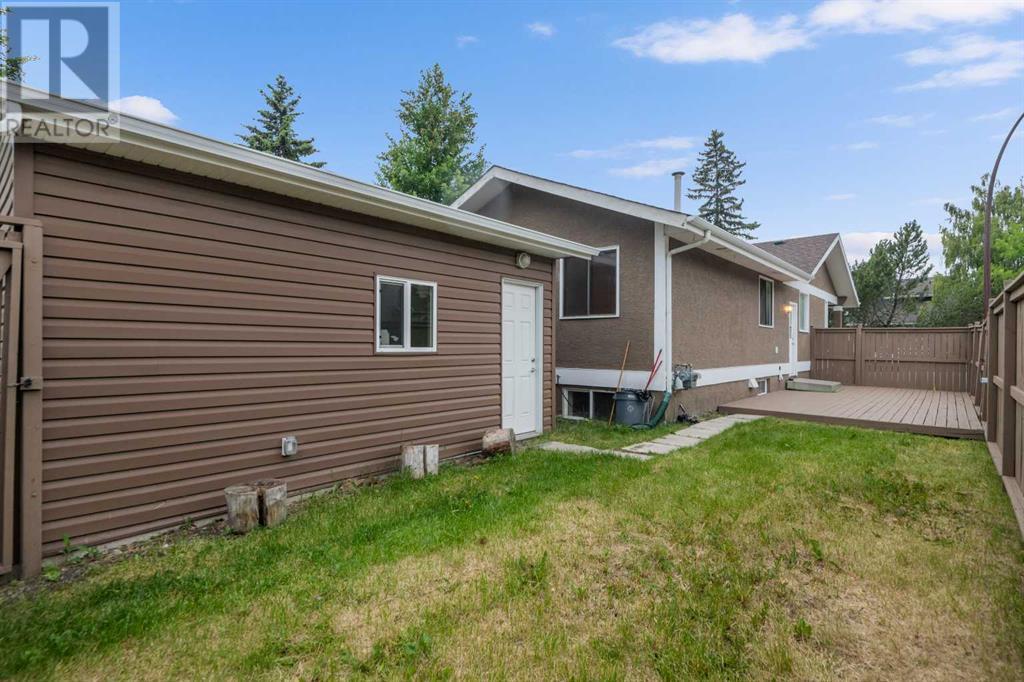 Single Family House Bungalow for Sale in  Woodglen Close SW Woodbine Calgary 