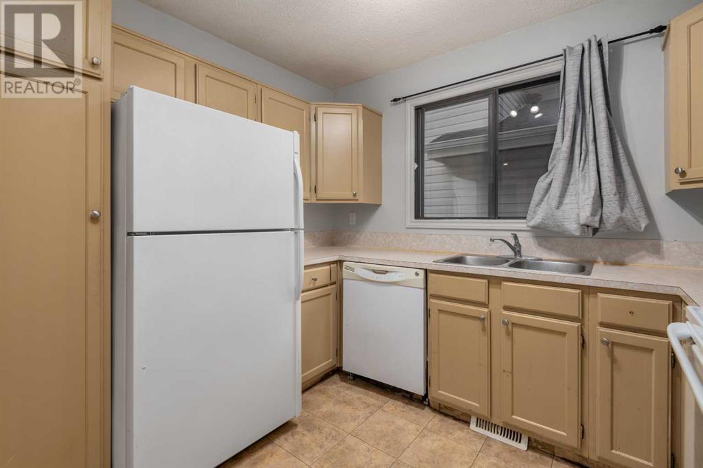 Single Family House Bungalow for Sale in  Woodglen Close SW Woodbine Calgary 