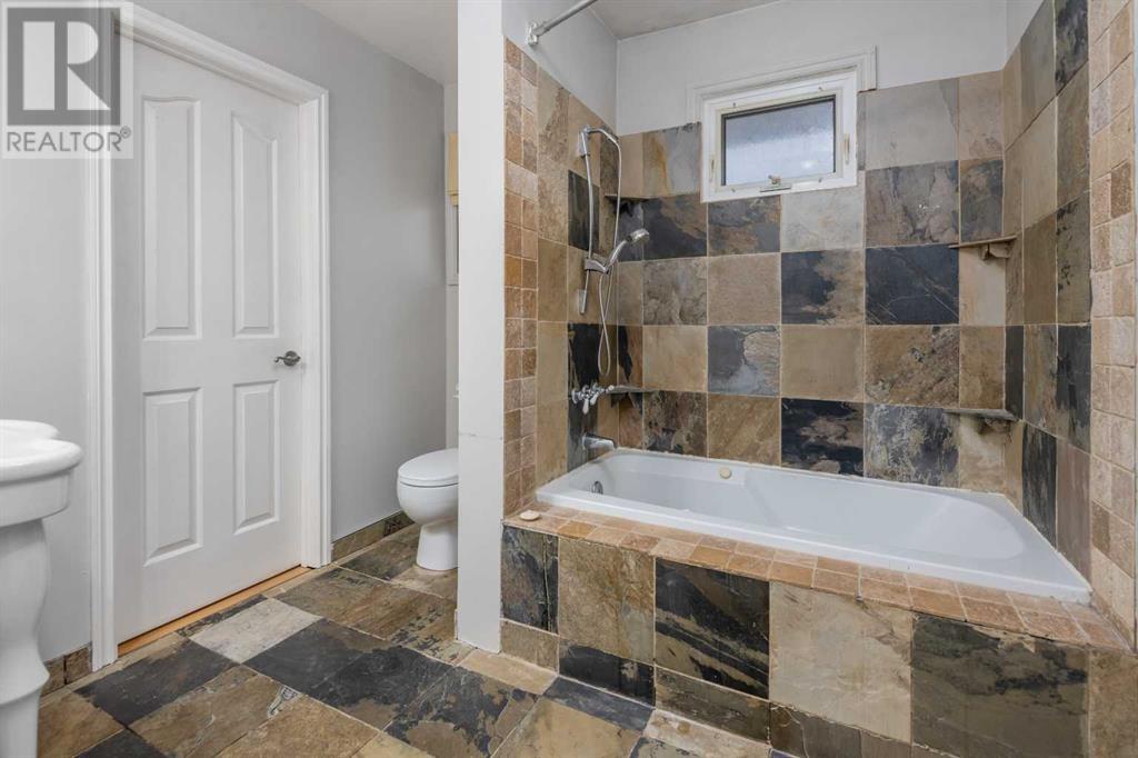 Single Family House Bungalow for Sale in  Woodglen Close SW Woodbine Calgary 