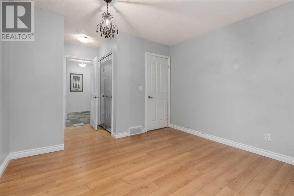 Single Family House Bungalow for Sale in  Woodglen Close SW Woodbine Calgary 