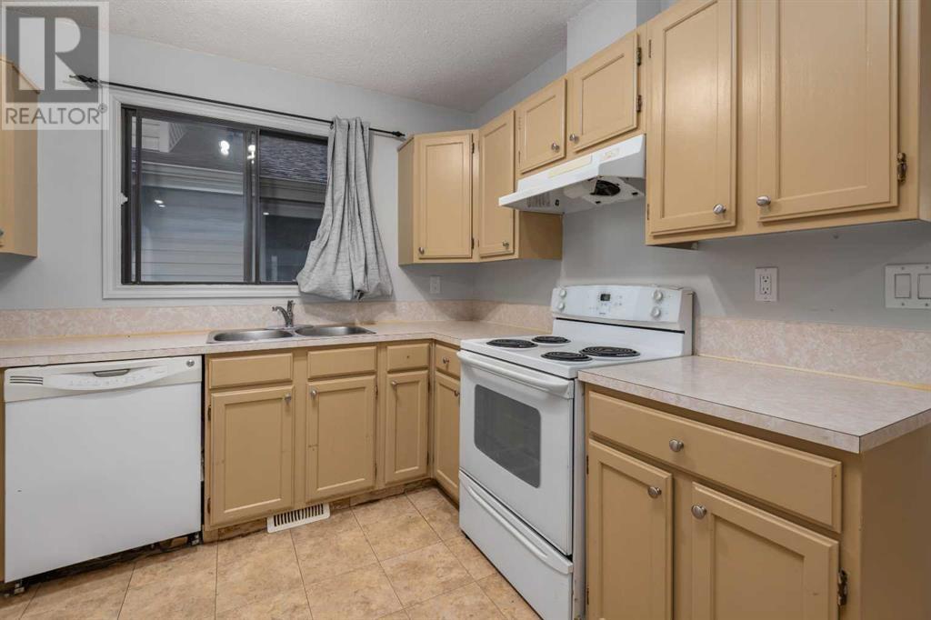 Single Family House Bungalow for Sale in  Woodglen Close SW Woodbine Calgary 