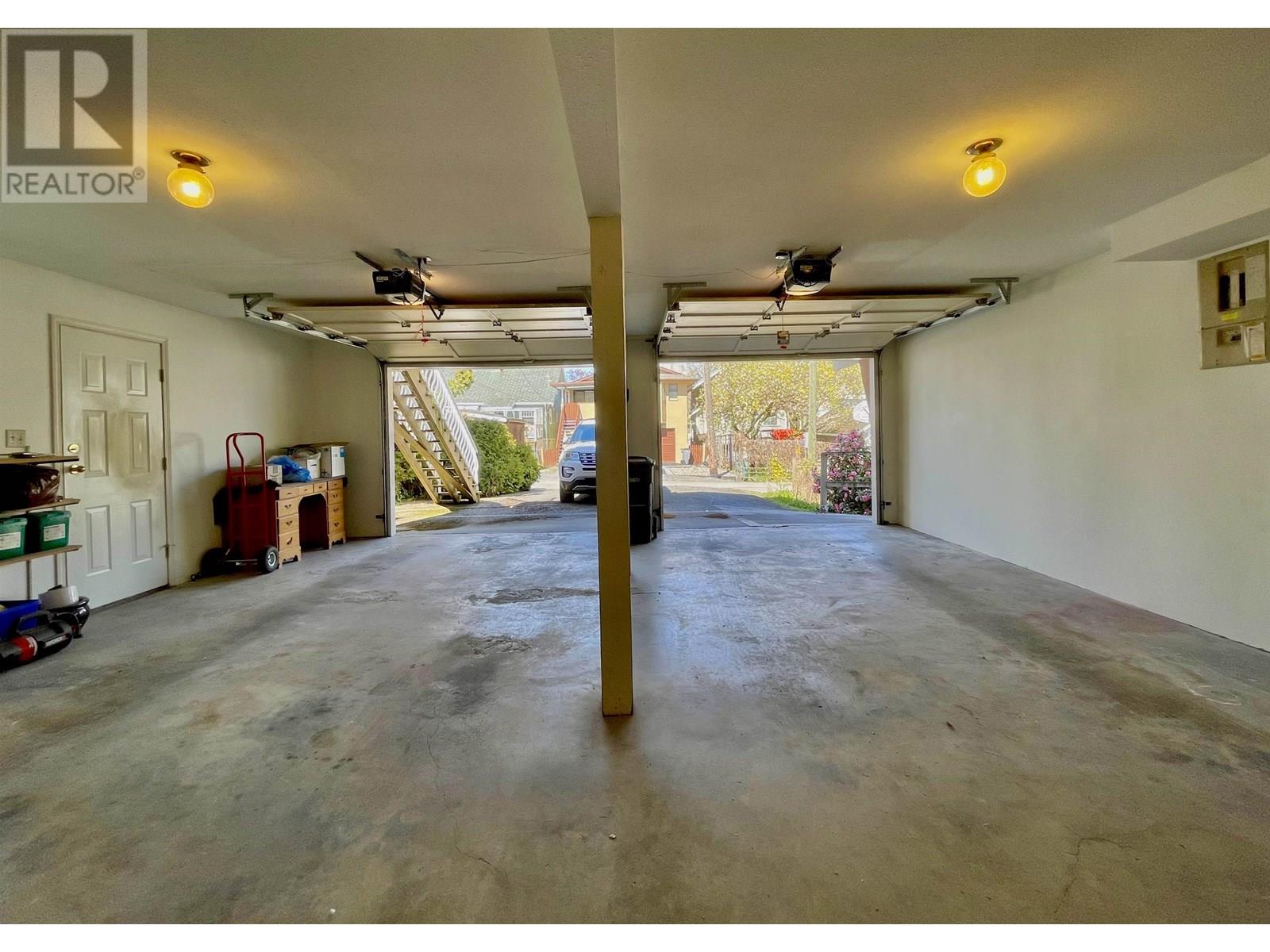 Photo 34 of 937 W 18th Avenue, Vancouver BC