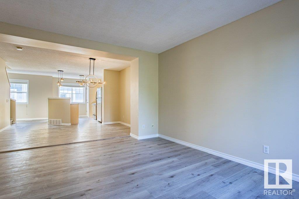 Photo 9 of 41 8304 11 Av Sw, Edmonton AB