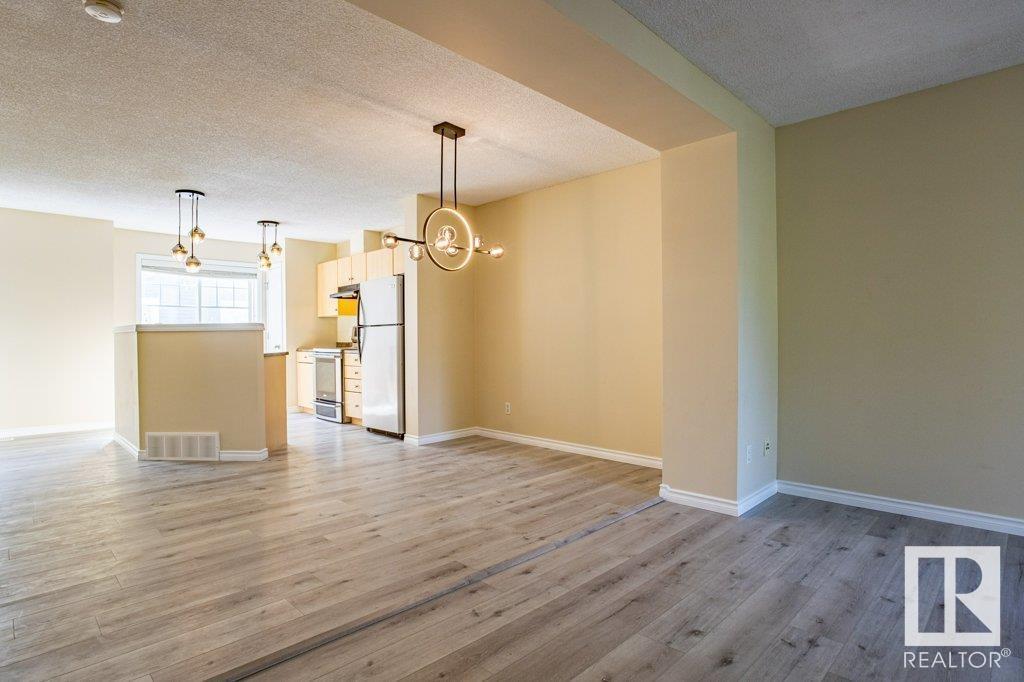 Photo 5 of 41 8304 11 Av Sw, Edmonton AB