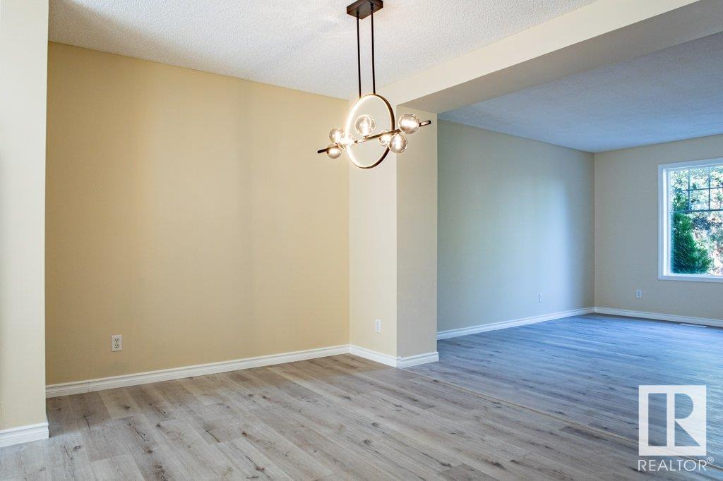 Photo 12 of 41 8304 11 Av Sw, Edmonton AB
