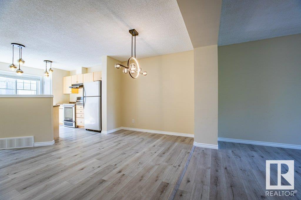 Photo 10 of 41 8304 11 Av Sw, Edmonton AB