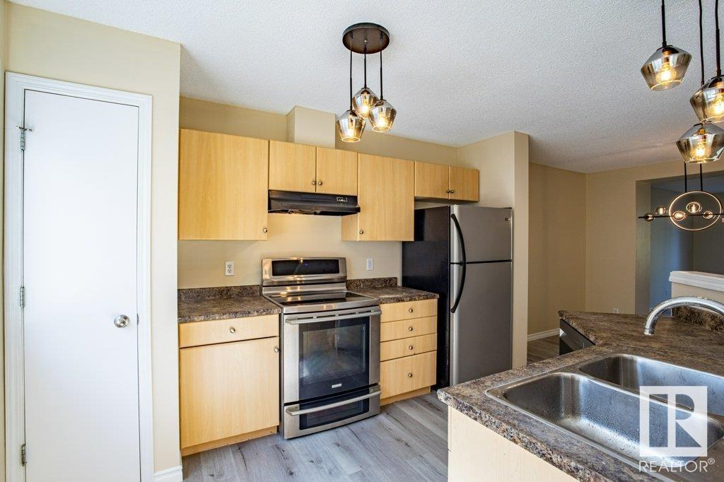 Photo 16 of 41 8304 11 Av Sw, Edmonton AB