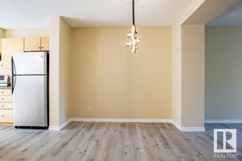 Photo 11 of 41 8304 11 Av Sw, Edmonton AB