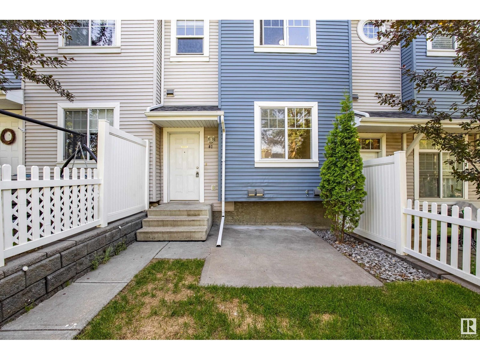 Photo 2 of 41 8304 11 Av Sw, Edmonton AB