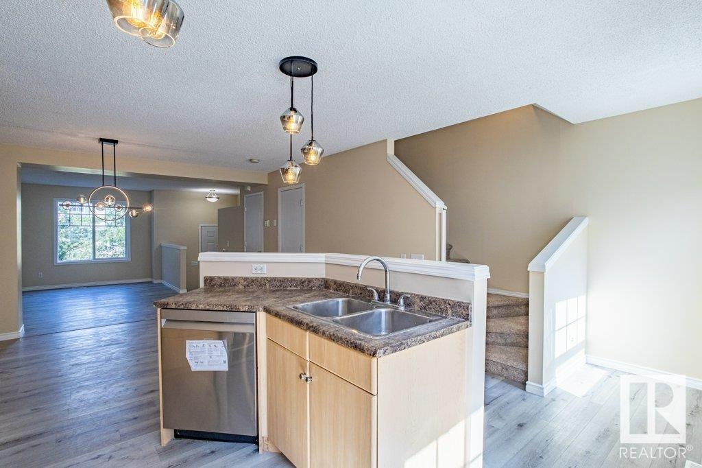 Photo 18 of 41 8304 11 Av Sw, Edmonton AB