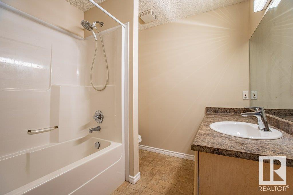 Photo 26 of 41 8304 11 Av Sw, Edmonton AB