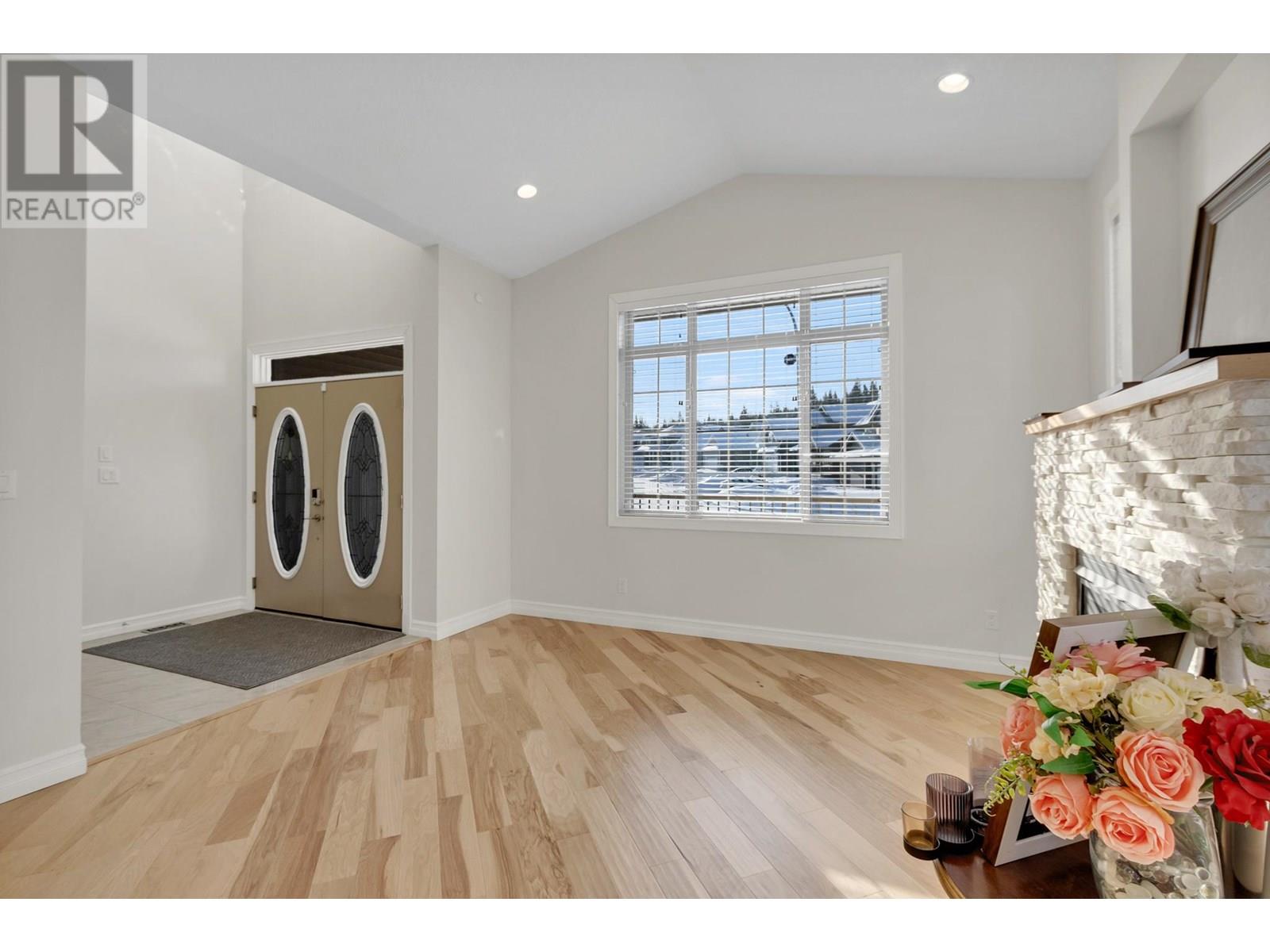 Photo 9 of 3228 Parkview Crescent, Prince George BC