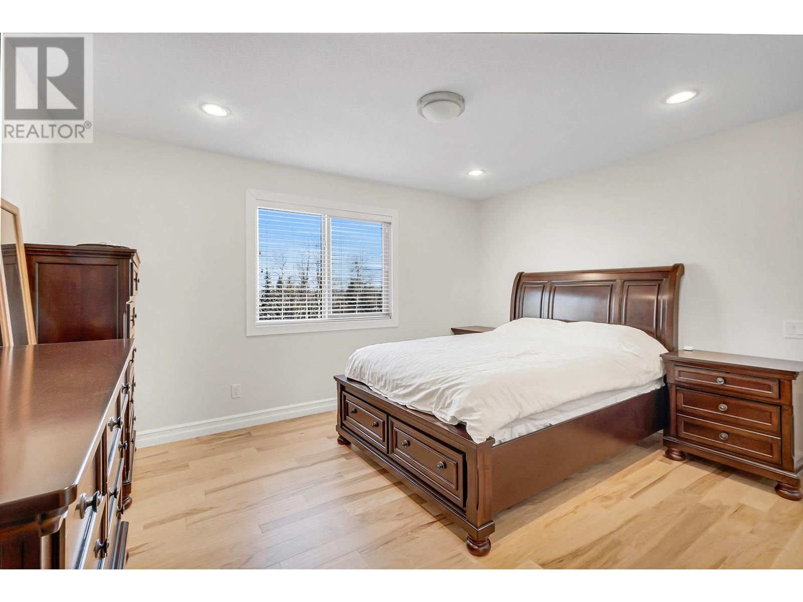 Photo 15 of 3228 Parkview Crescent, Prince George BC