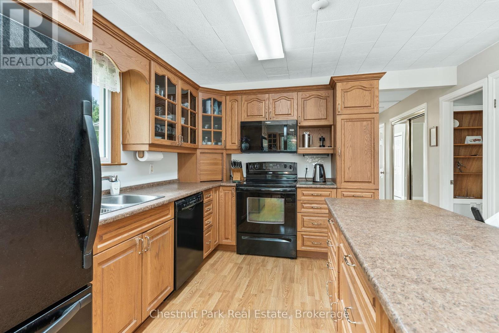 Photo 12 of 1054 Green Lake Road, Algonquin Highlands ON