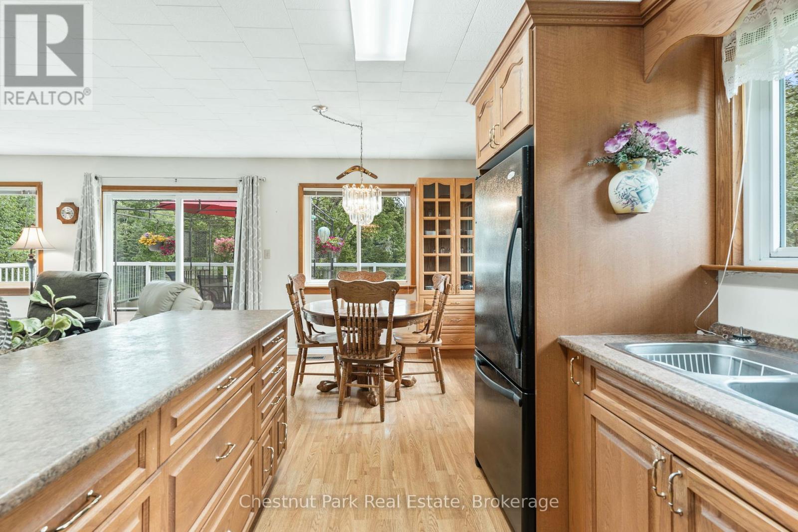 Photo 13 of 1054 Green Lake Road, Algonquin Highlands ON