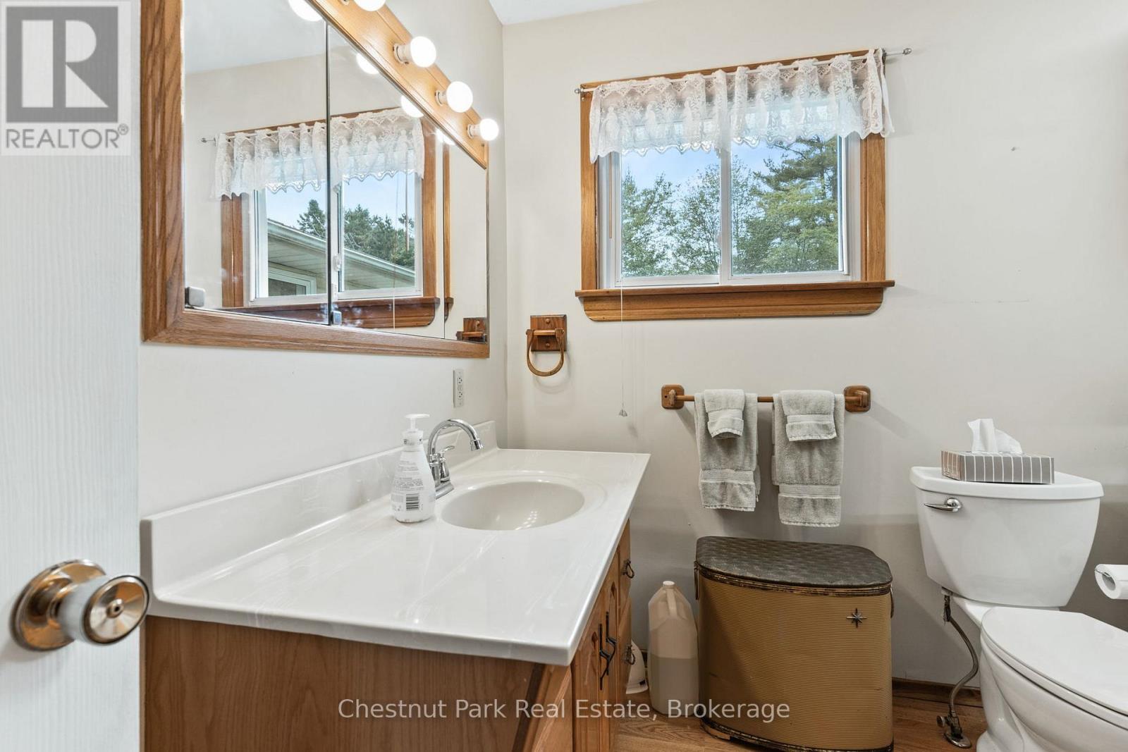 Photo 19 of 1054 Green Lake Road, Algonquin Highlands ON