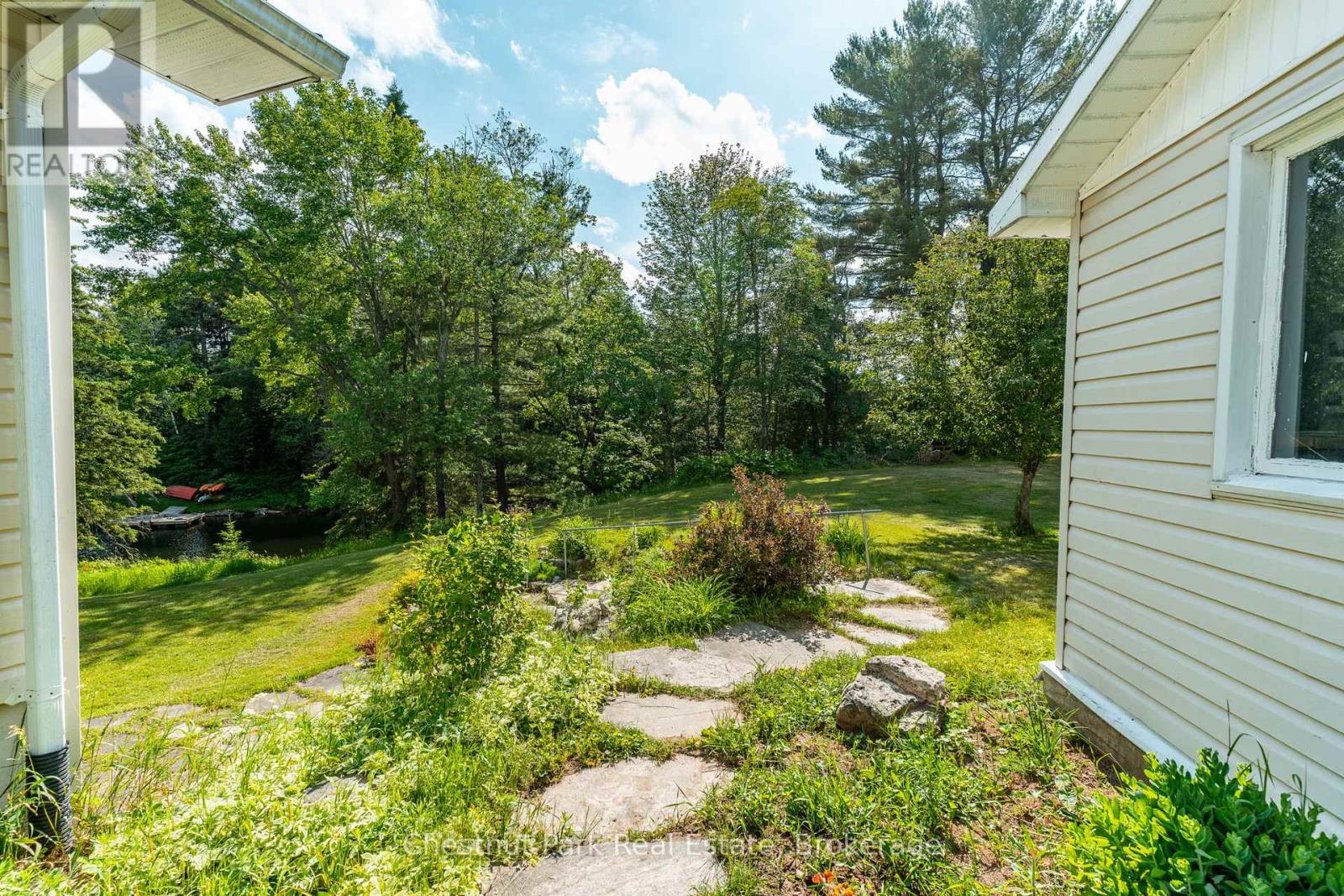 Photo 31 of 1054 Green Lake Road, Algonquin Highlands ON