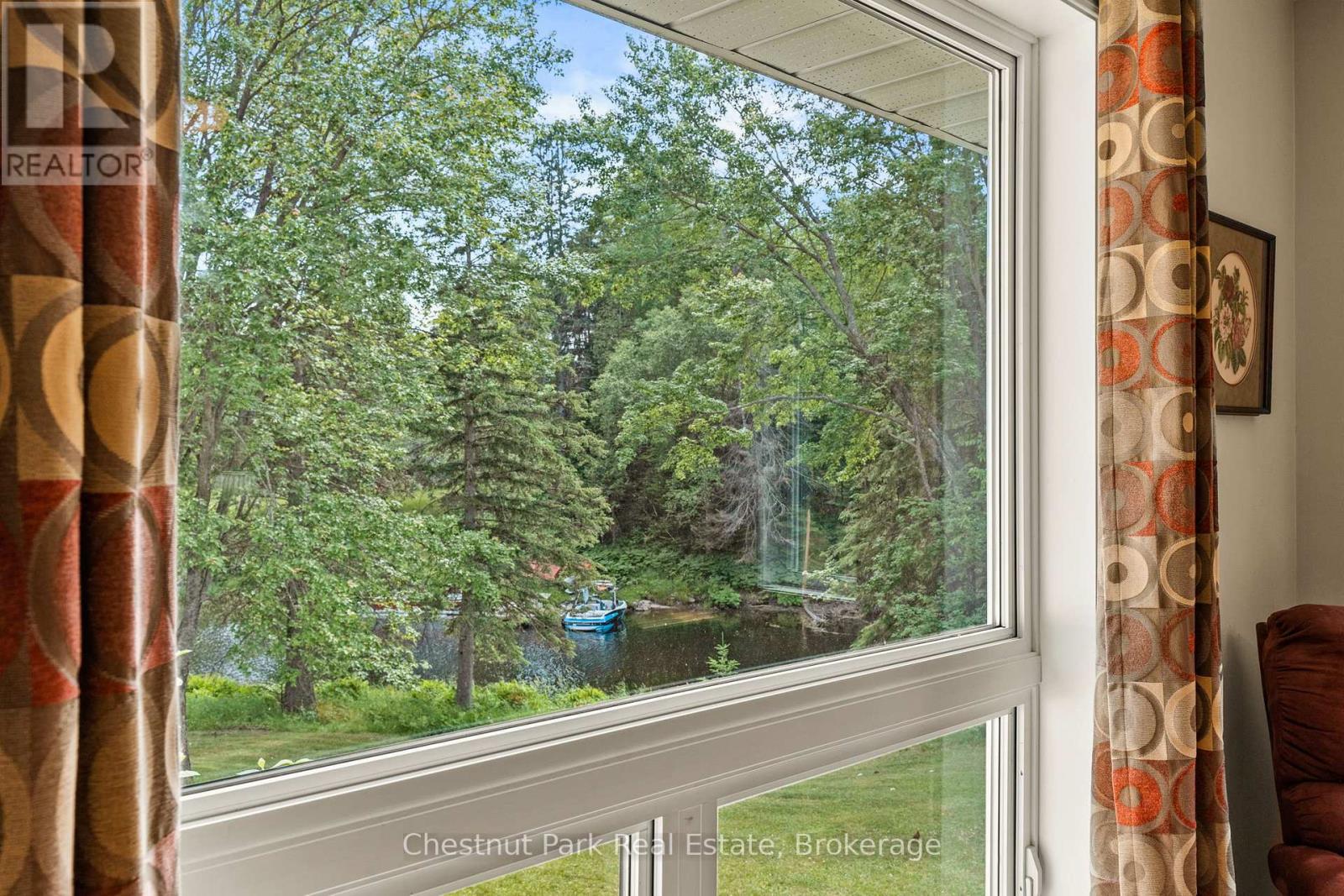 Photo 16 of 1054 Green Lake Road, Algonquin Highlands ON