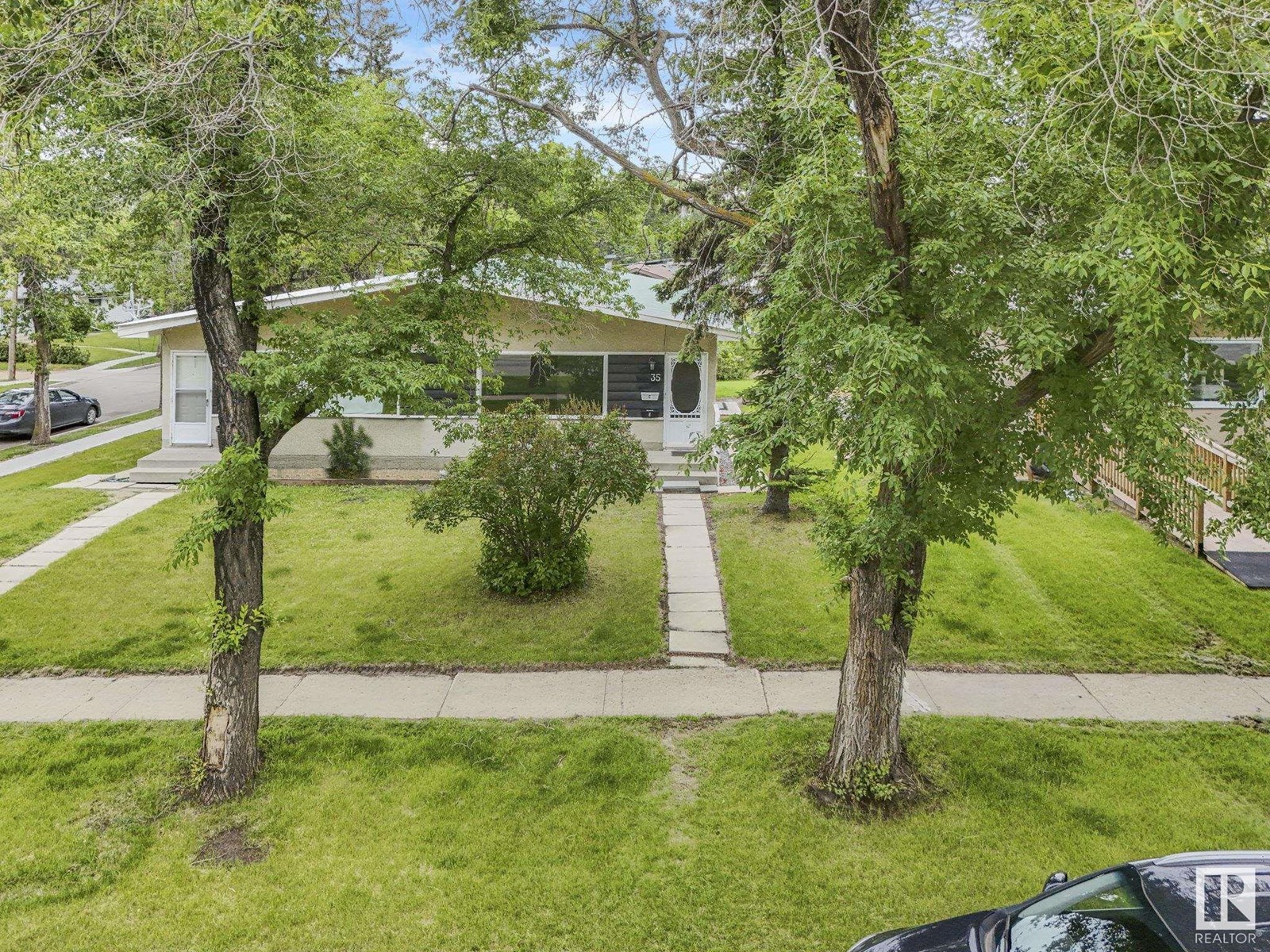 Photo 25 of 35 Grand Dr, Camrose AB
