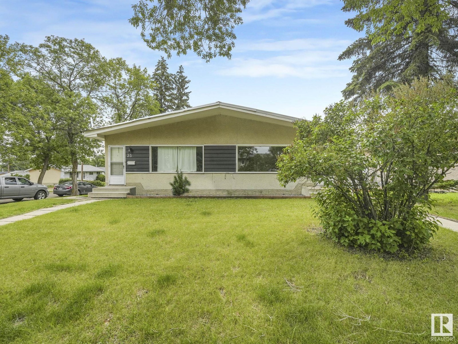 Photo 3 of 35 Grand Dr, Camrose AB
