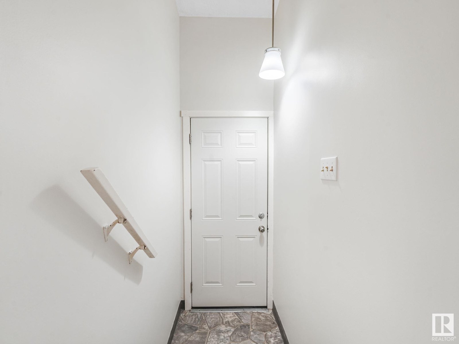 Photo 37 of 35 Grand Dr, Camrose AB