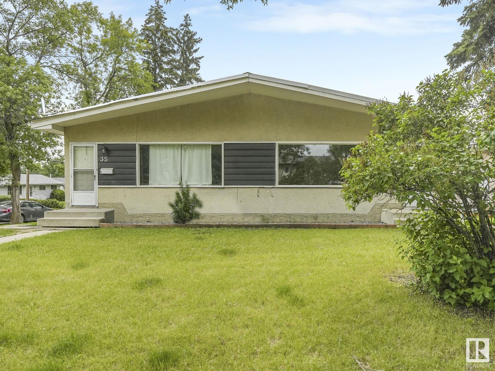 Photo 4 of 35 Grand Dr, Camrose AB