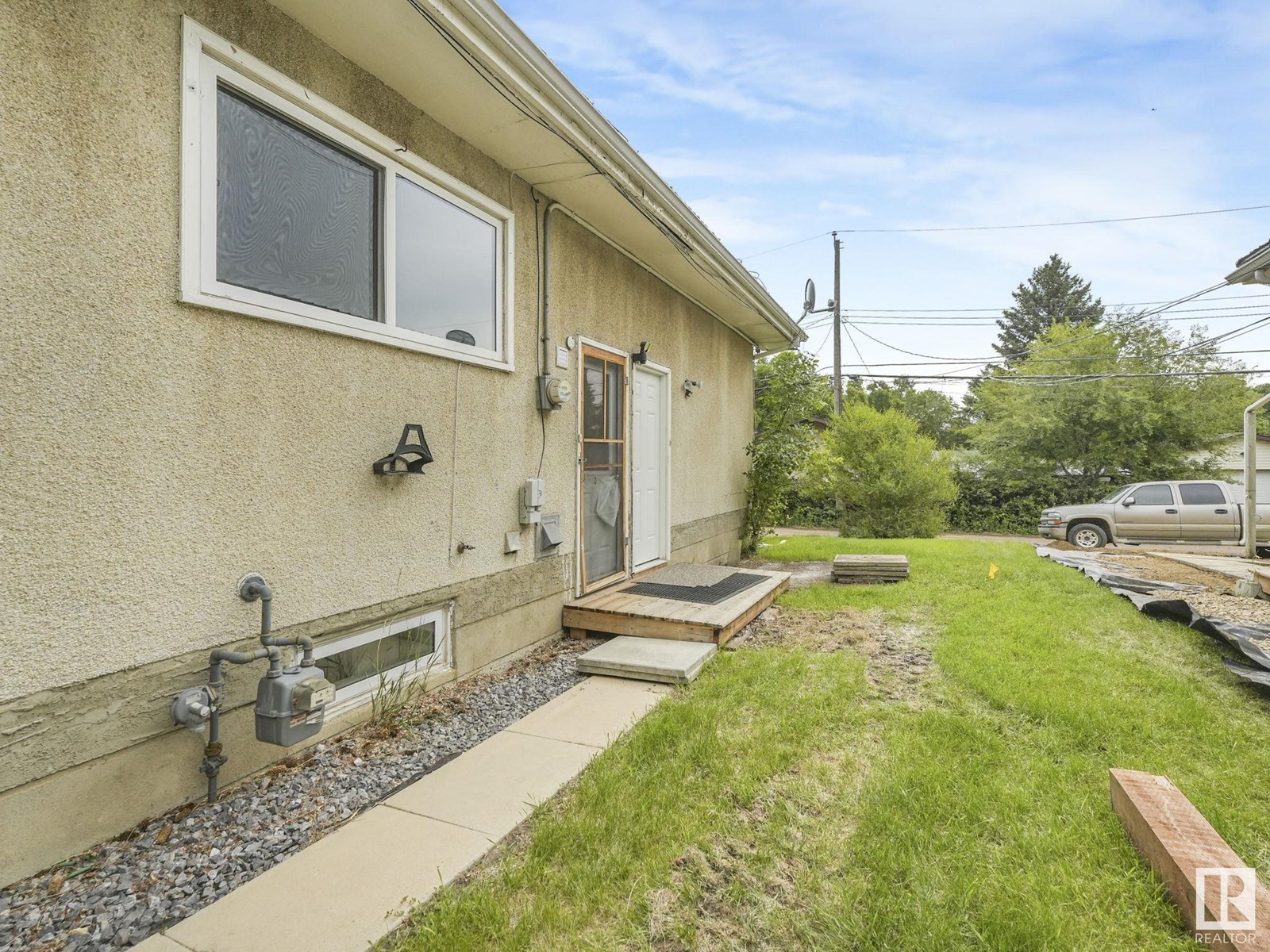 Photo 41 of 35 Grand Dr, Camrose AB