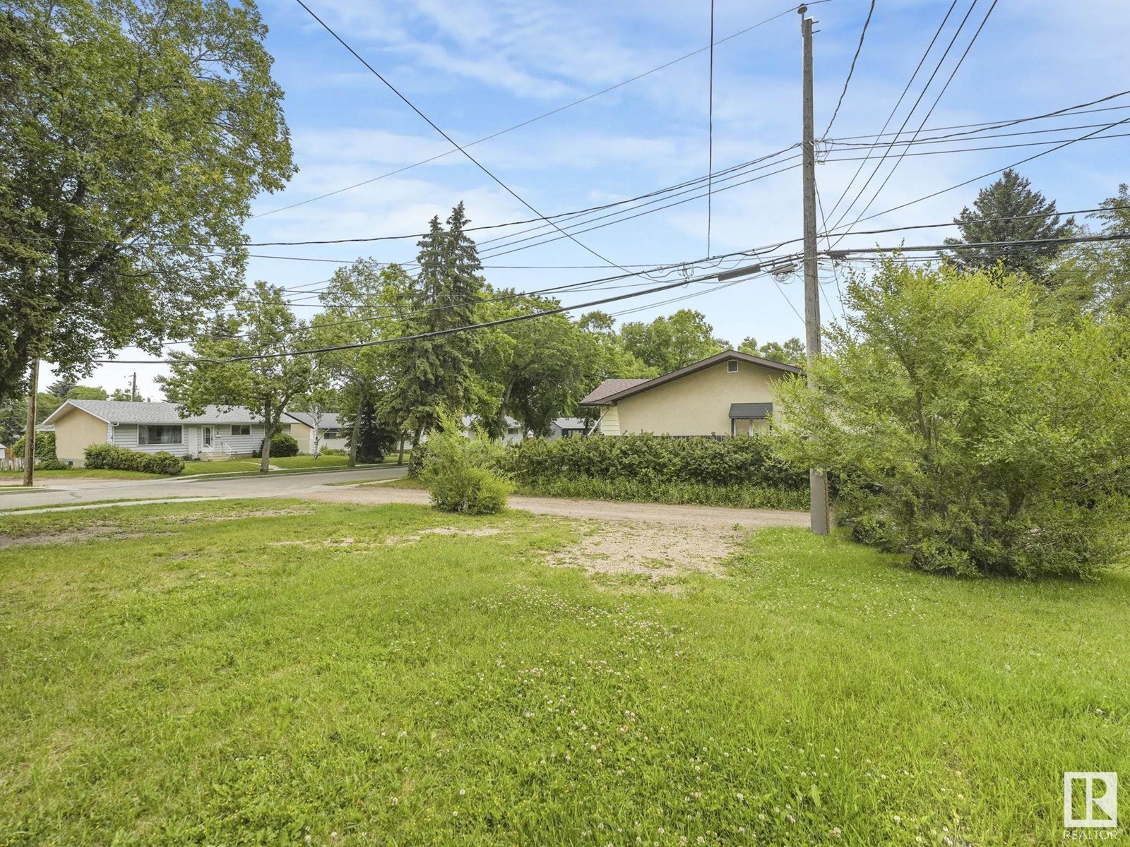 Photo 44 of 35 Grand Dr, Camrose AB