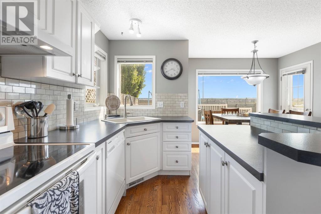 Single Family House for Sale in  Somerglen Close SW Somerset Calgary 