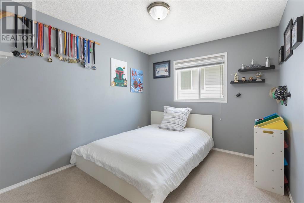 Single Family House for Sale in  Somerglen Close SW Somerset Calgary 