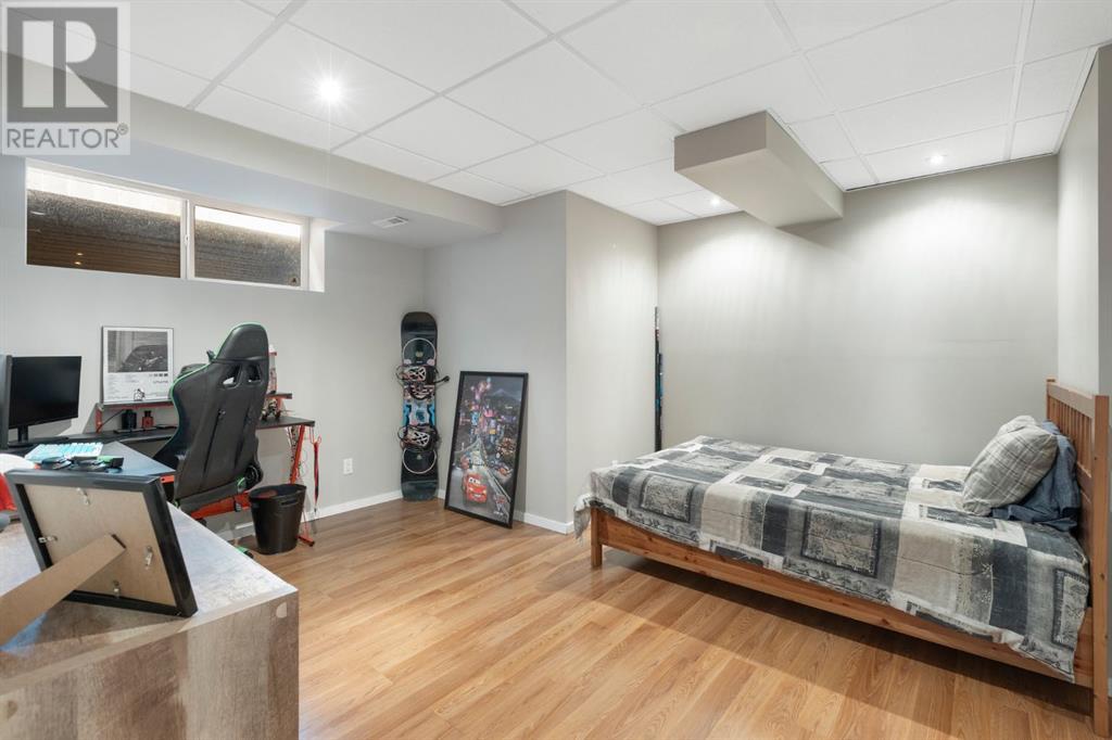 Single Family House for Sale in  Somerglen Close SW Somerset Calgary 
