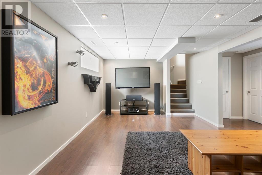 Single Family House for Sale in  Somerglen Close SW Somerset Calgary 