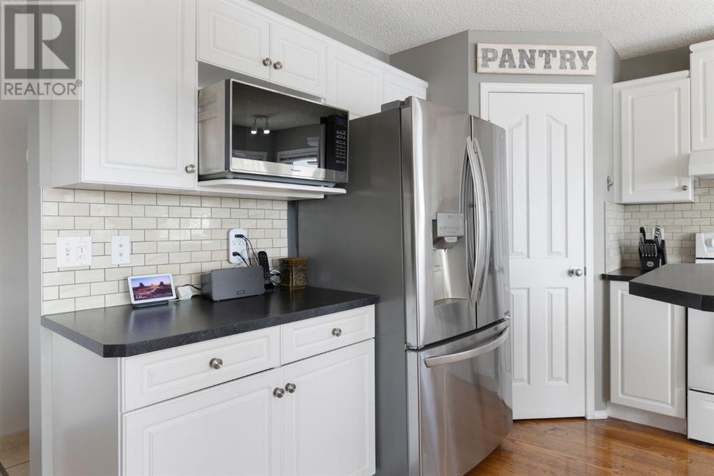 Single Family House for Sale in  Somerglen Close SW Somerset Calgary 