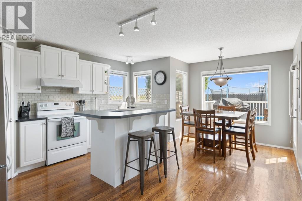 Single Family House for Sale in  Somerglen Close SW Somerset Calgary 