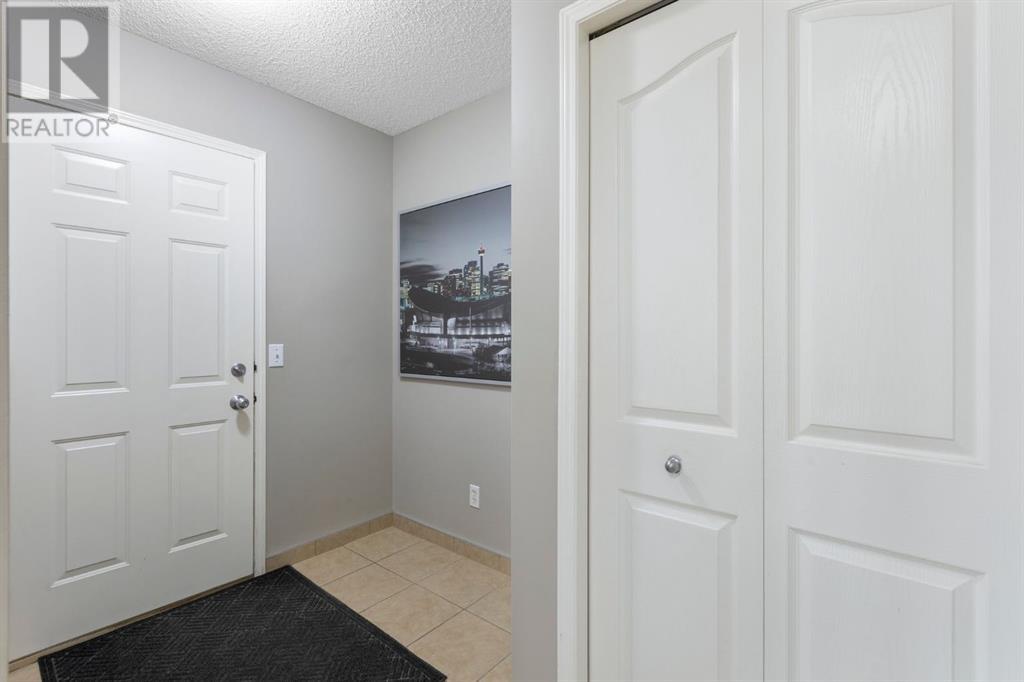 Single Family House for Sale in  Somerglen Close SW Somerset Calgary 