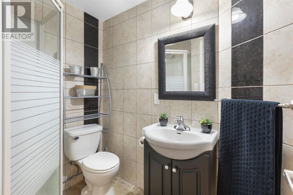 Single Family House for Sale in  Somerglen Close SW Somerset Calgary 