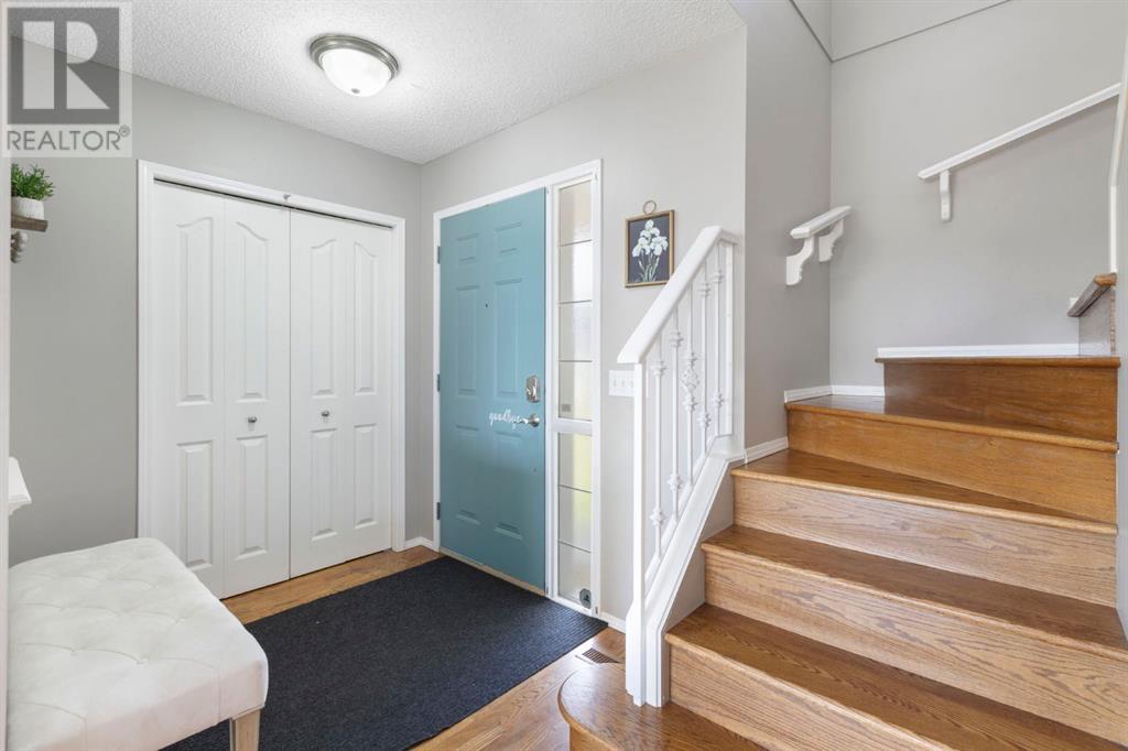 Single Family House for Sale in  Somerglen Close SW Somerset Calgary 