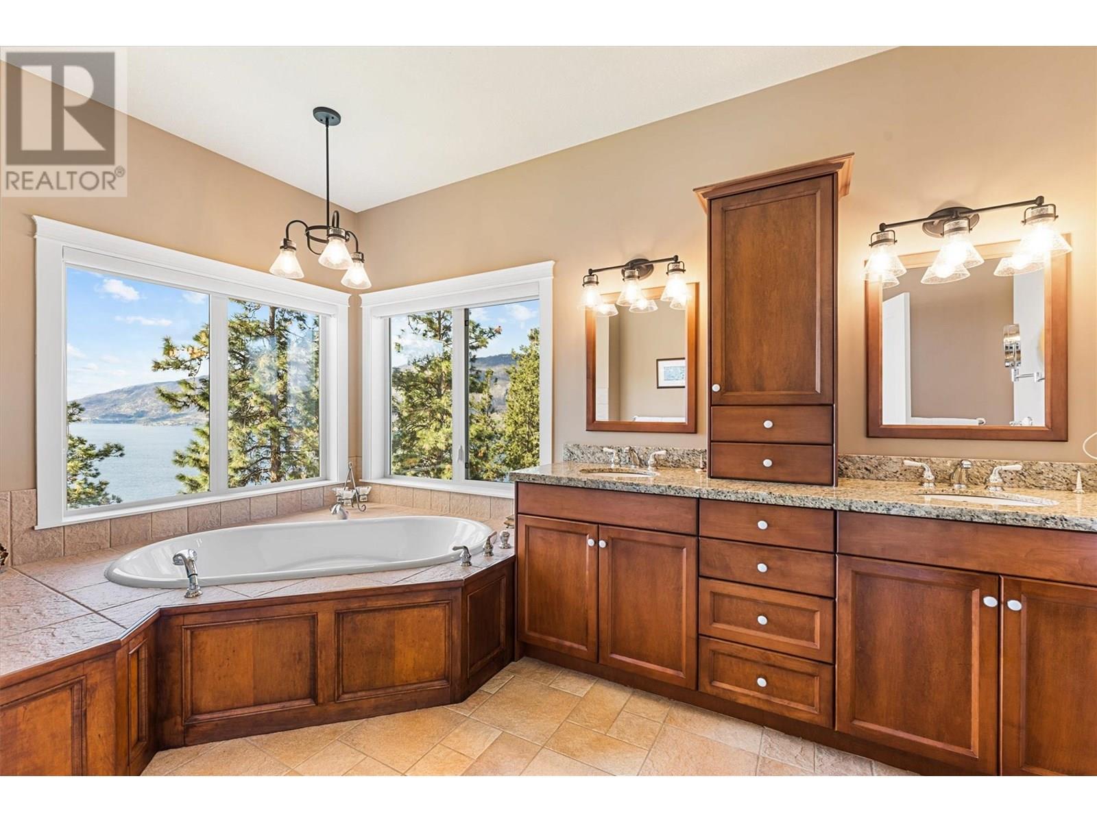 10726 Nighthawk Road Unit# 30, Lake Country