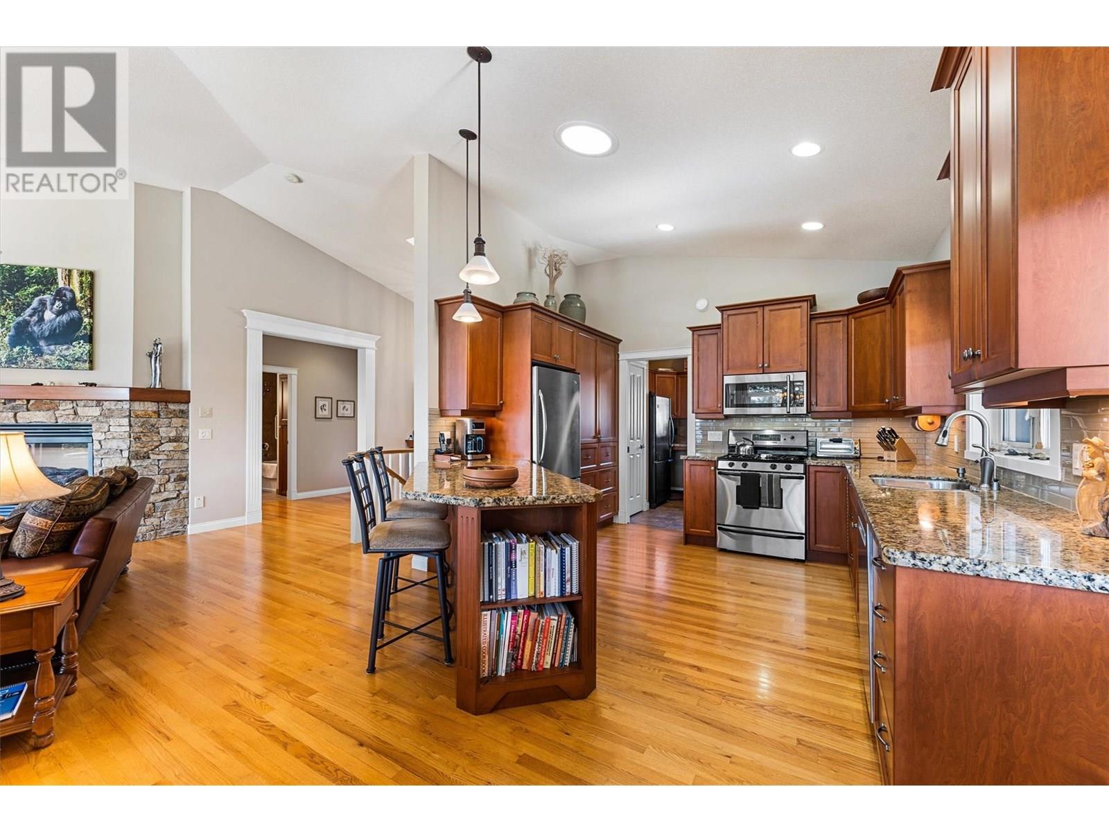 10726 Nighthawk Road Unit# 30, Lake Country