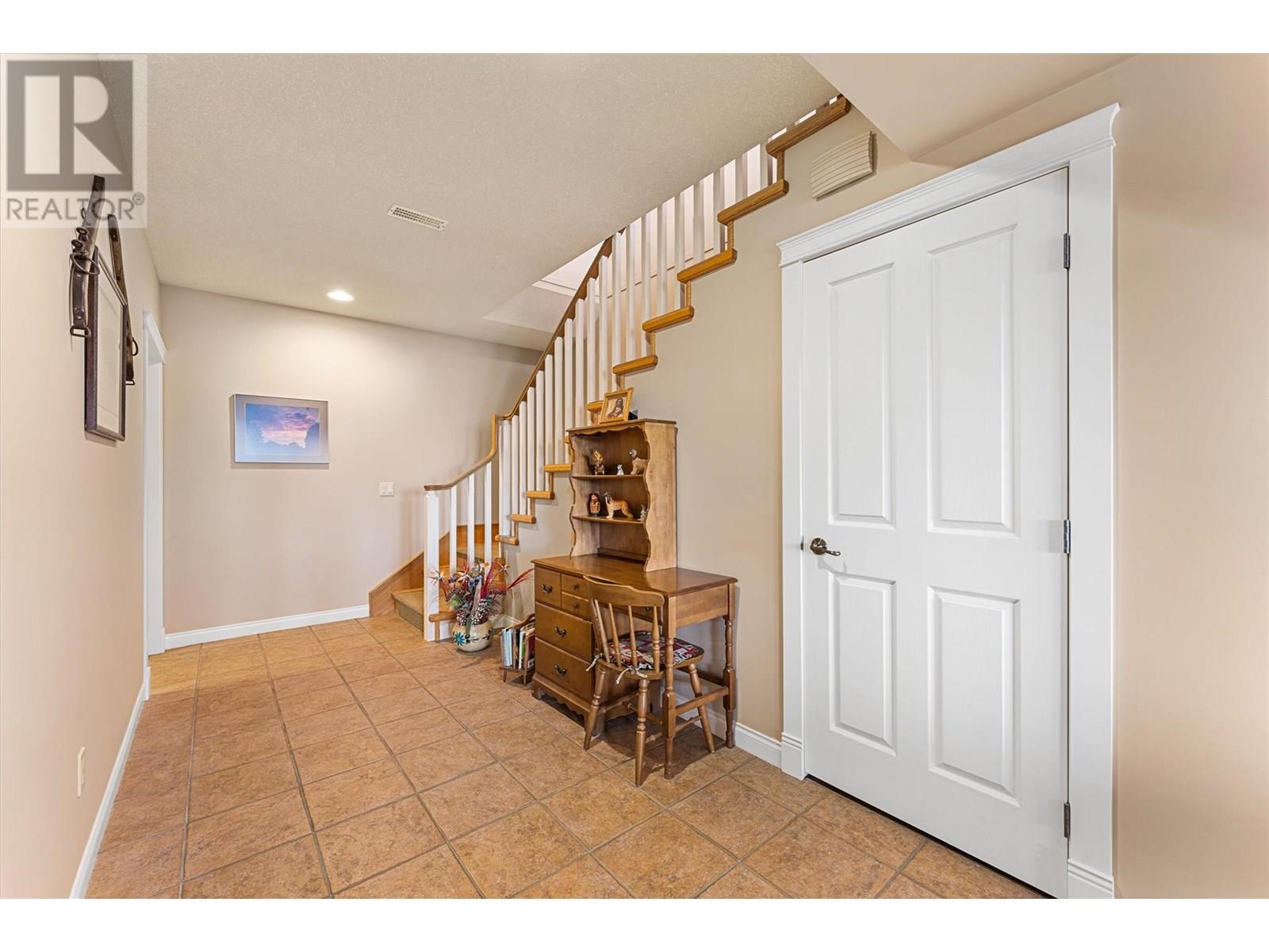 10726 Nighthawk Road Unit# 30, Lake Country