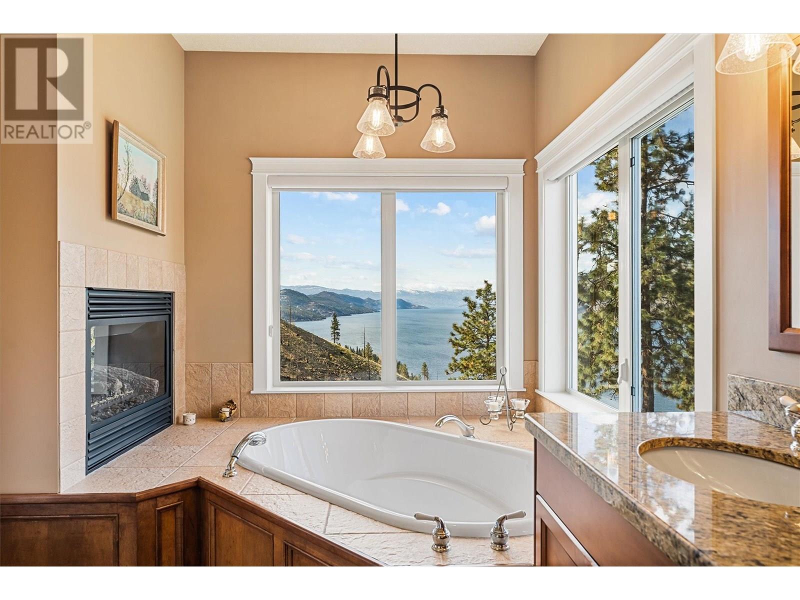 10726 Nighthawk Road Unit# 30, Lake Country