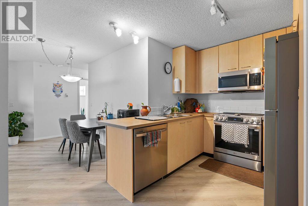 Single Family House for Sale in   Richard Place SW Lincoln Park Calgary 
