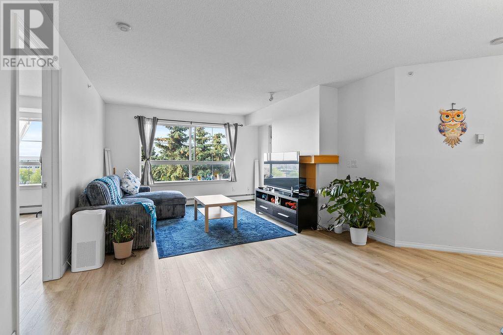 Single Family House for Sale in   Richard Place SW Lincoln Park Calgary 