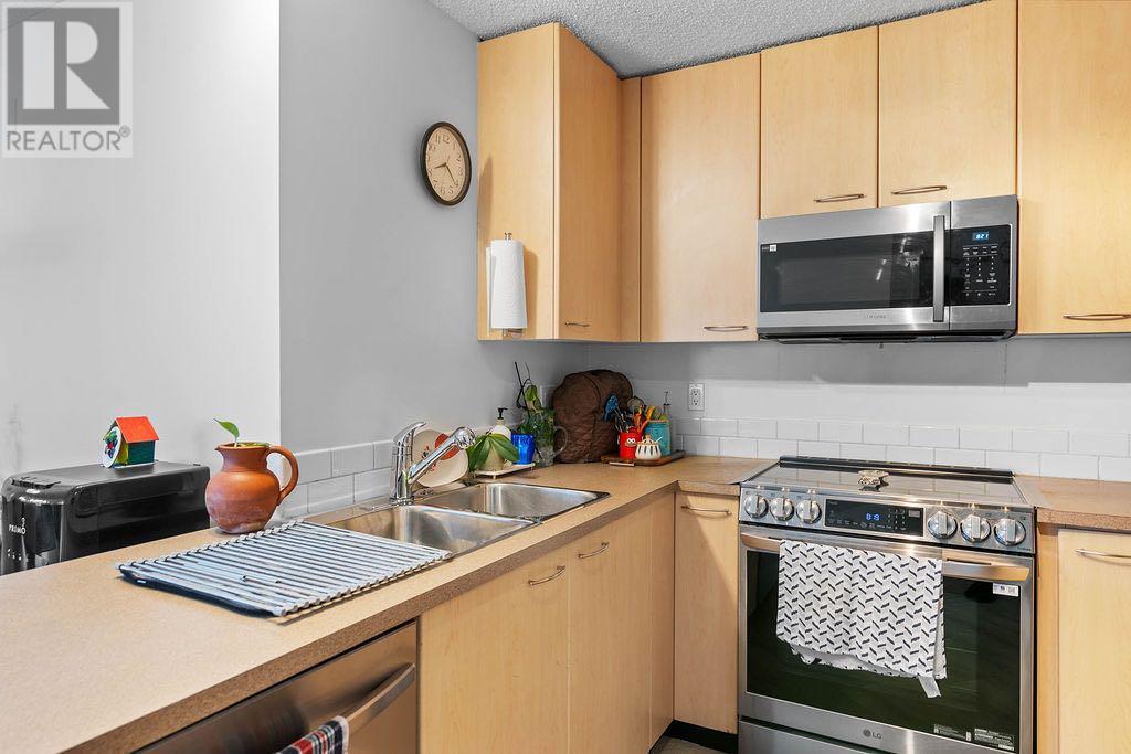 Single Family House for Sale in   Richard Place SW Lincoln Park Calgary 