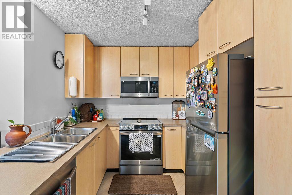 Single Family House for Sale in   Richard Place SW Lincoln Park Calgary 