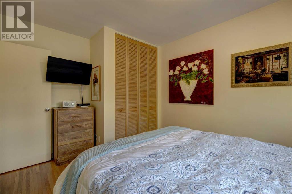 Single Family House 4 Level for Sale in  Wildwood Drive SW Wildwood Calgary 