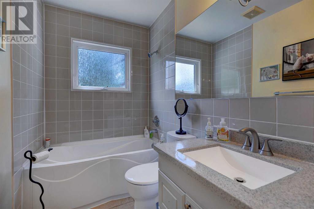 Single Family House 4 Level for Sale in  Wildwood Drive SW Wildwood Calgary 